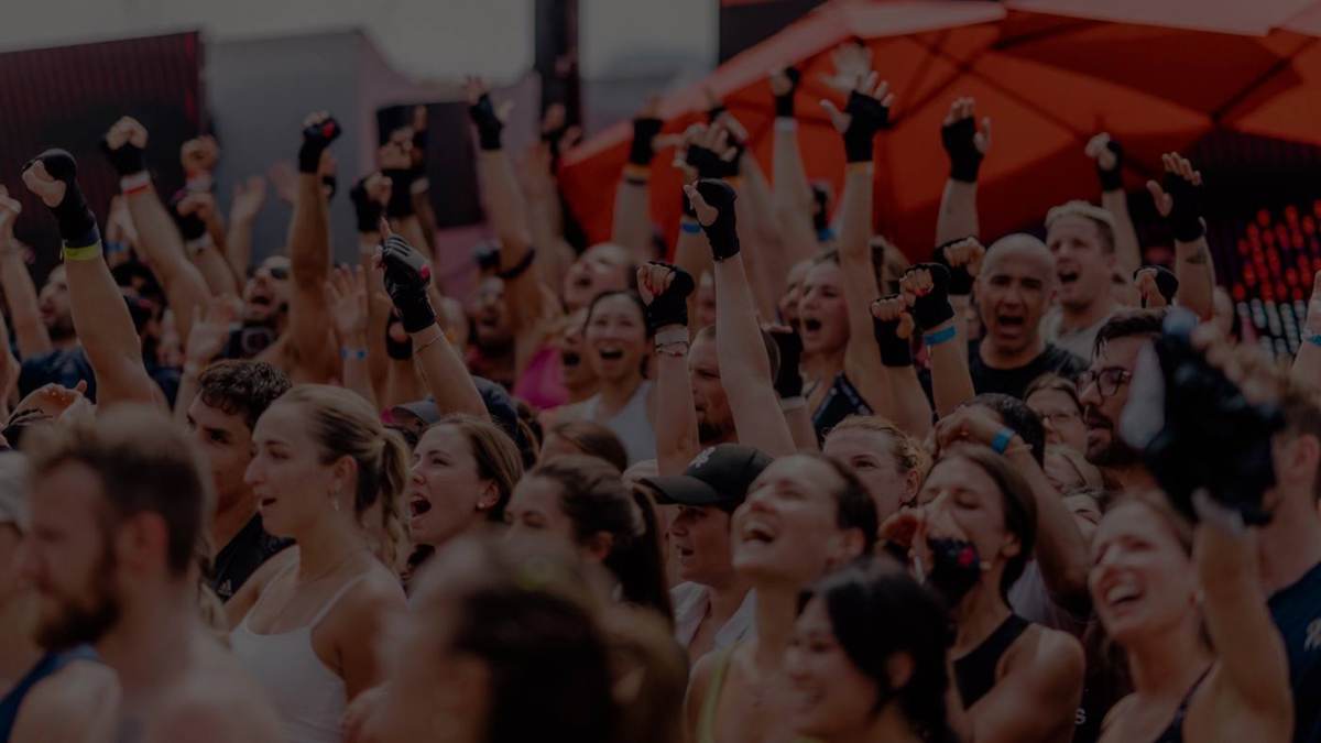 Hundreds of people training with gloves in the air